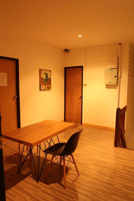 Z'S Hostel At Tha Phae Gate Чиангмай Экстерьер фото