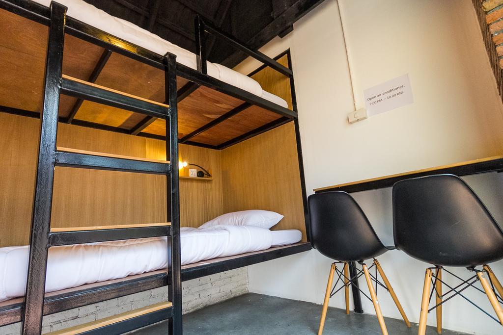 Z'S Hostel At Tha Phae Gate Чиангмай Экстерьер фото