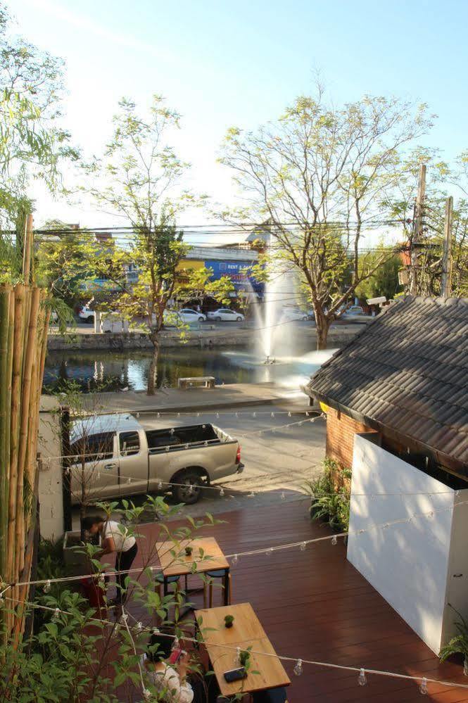 Z'S Hostel At Tha Phae Gate Чиангмай Экстерьер фото